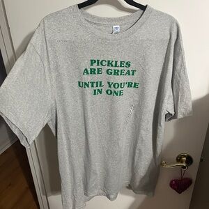 💜 XL Gray Tee with Green Print NWOT